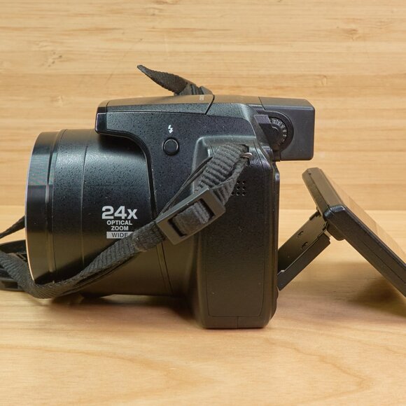 Nikon Coolpix P90 Digital Camera / 12.1 MP / 24x Optical Zoom / Black - Picture 5 of 7